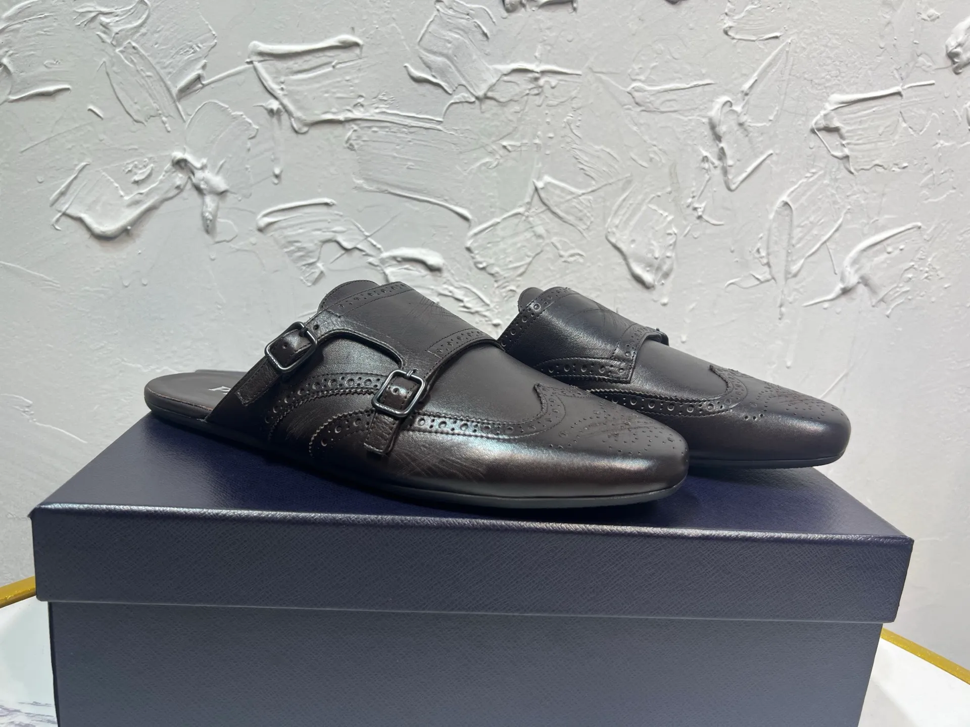 P780 prada derby2025 spring and autumn latest Prada slip-on retro men's Muleto shoes, Shuffle double-buckle Monk shoes, upper cowhide, lining and foot cowhide, rubber sole, black and brown 2-color original packaging Code number: 39-46